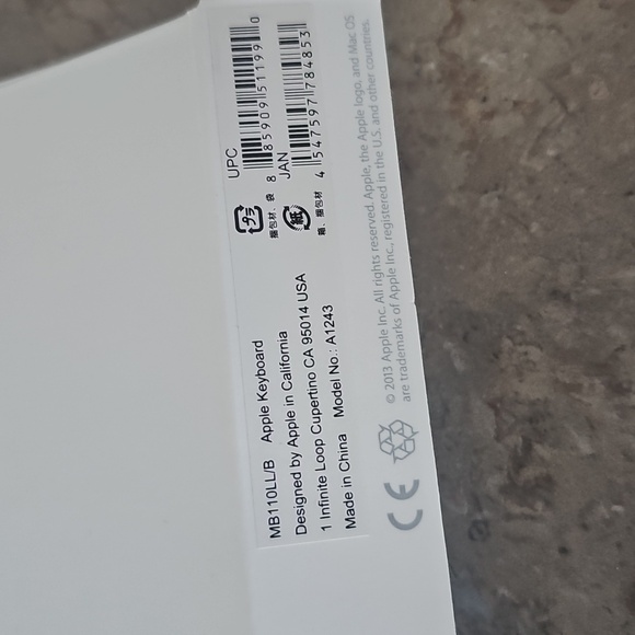 Wired Apple Keyboard In Original Box - Picture 2 of 4